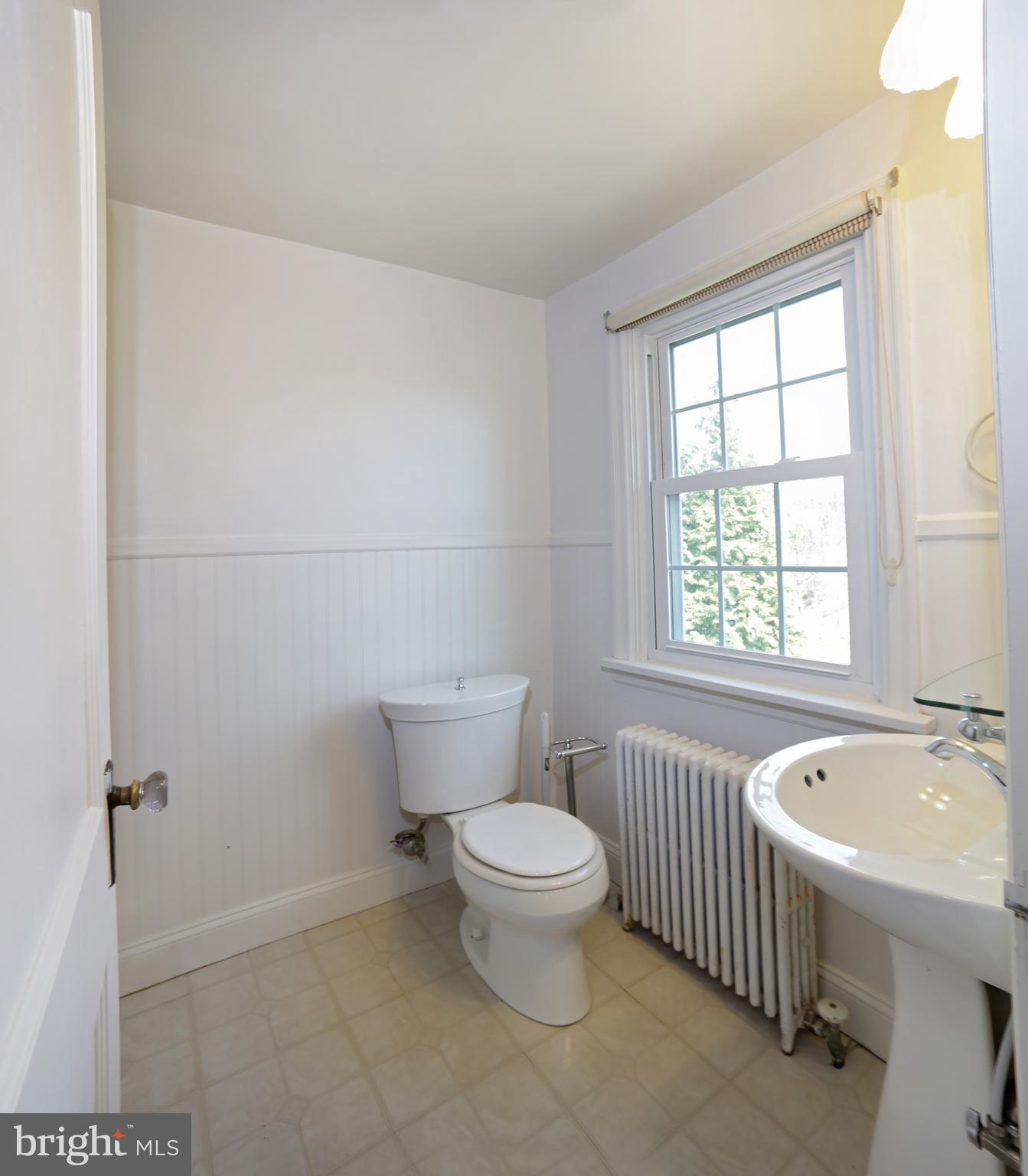 606 Pleasure Road Lancaster, PA 17601 - Photo 26 of 42 Bathroom