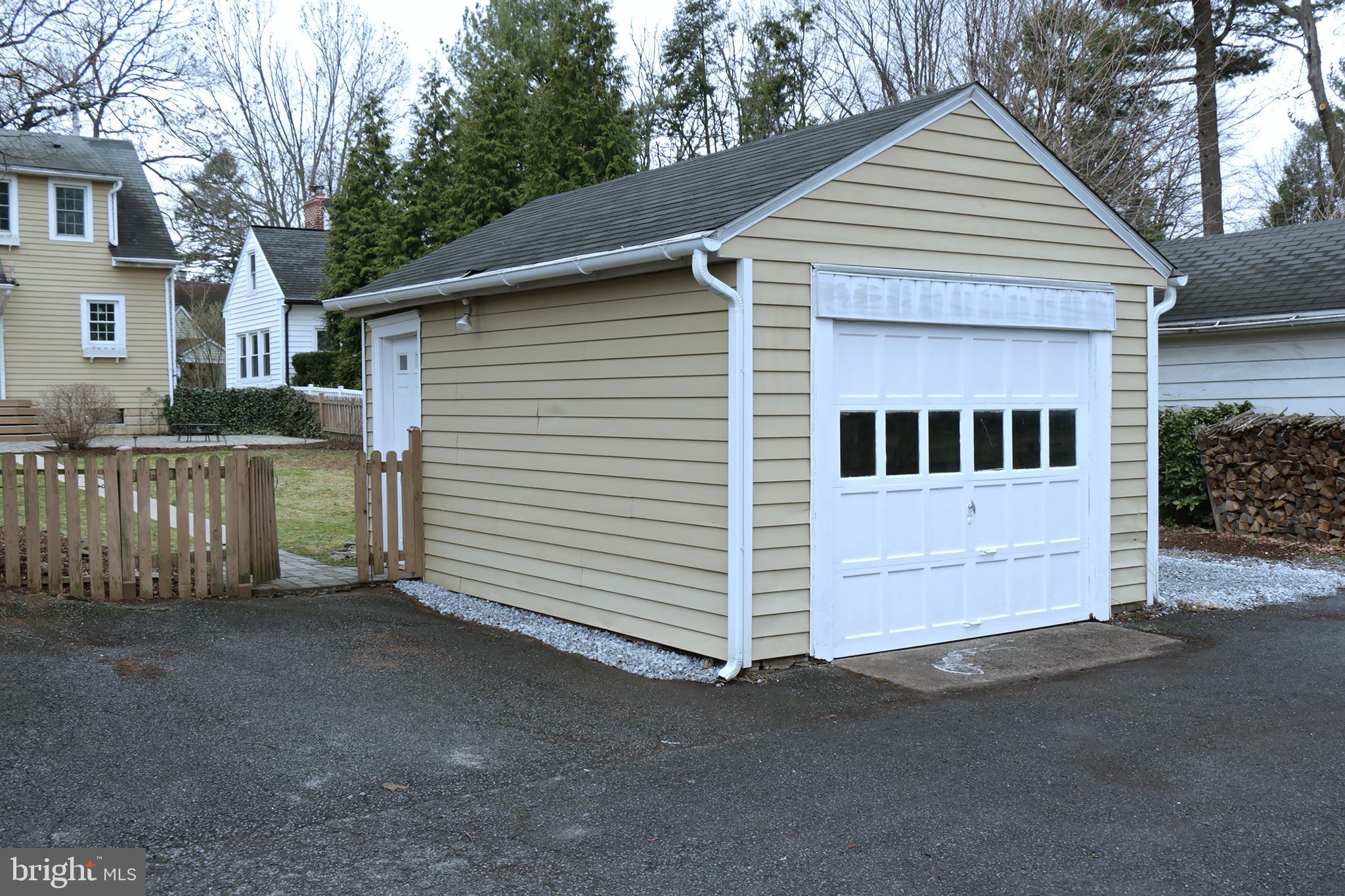 606 Pleasure Road Lancaster, PA 17601 - Photo 33 of 42 Garage and parking in the rear