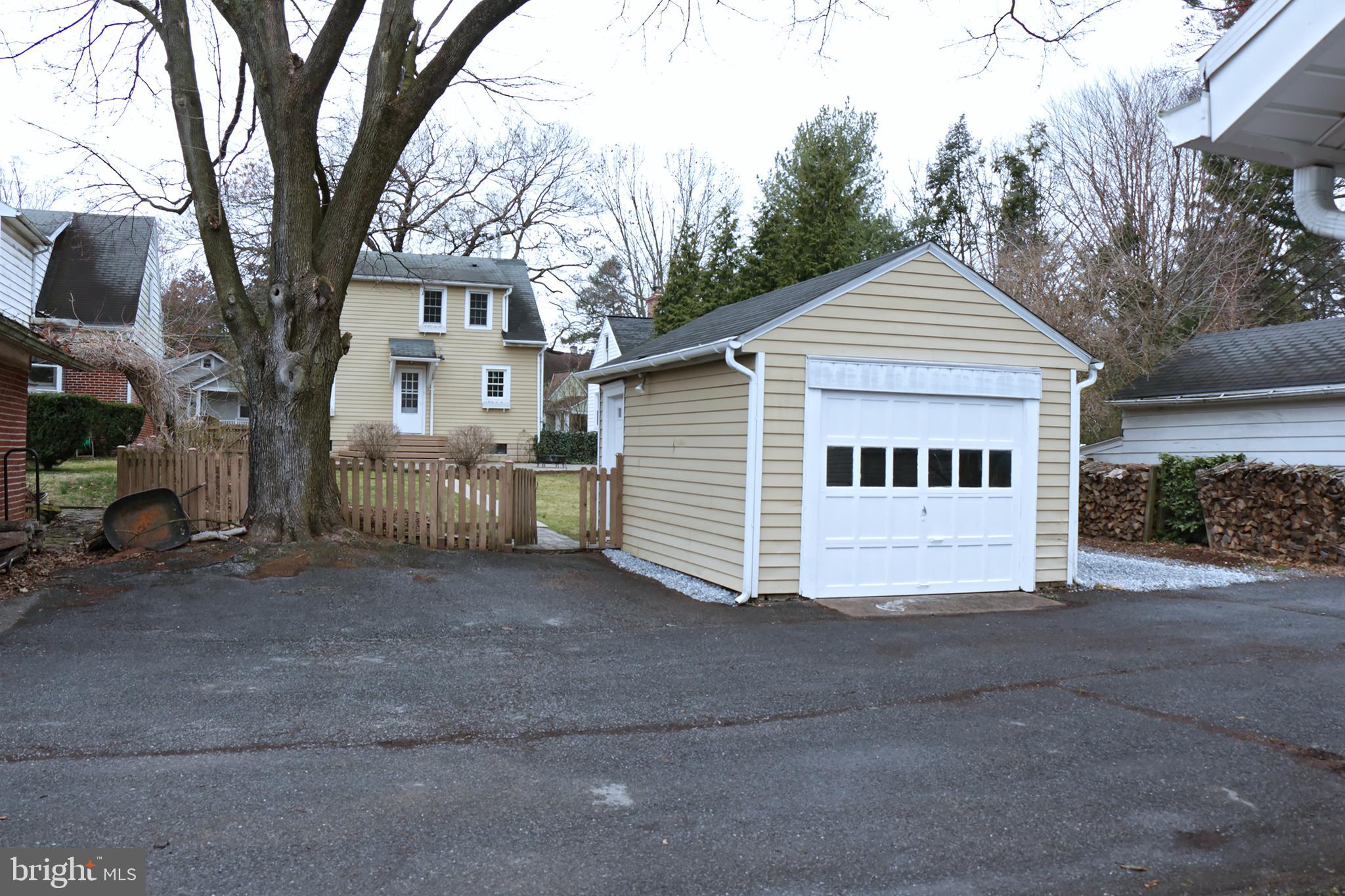 606 Pleasure Road Lancaster, PA 17601 - Photo 34 of 42 Nice cute garage with 4 parking spaces