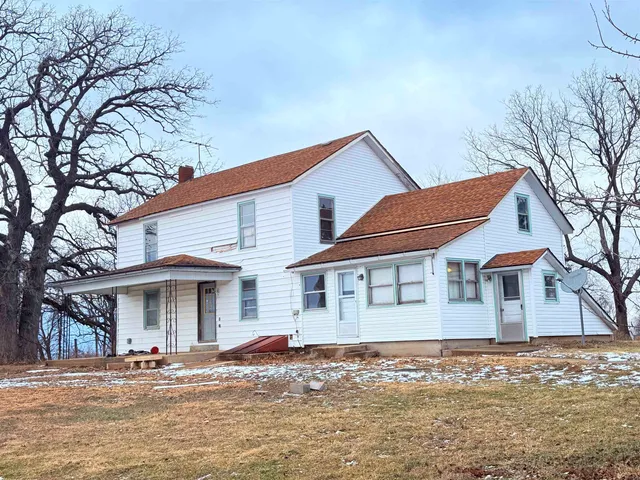 $275,000 | 3517 North Henderson Road, Freeport, IL 61032
