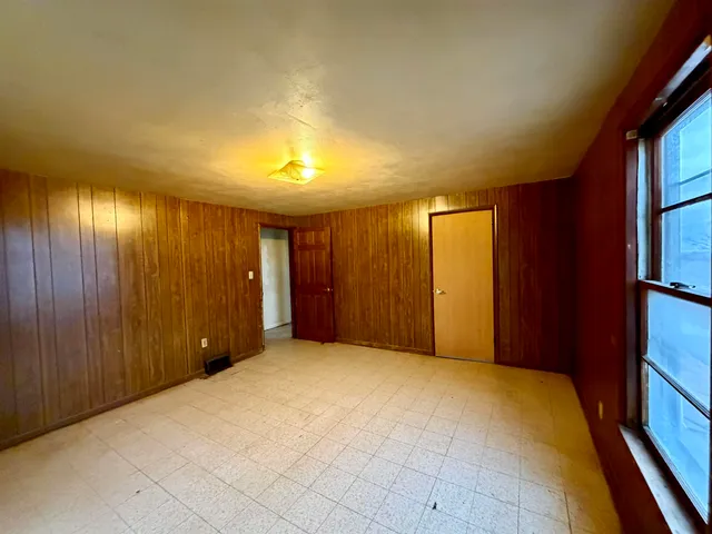 $275,000 | 3517 North Henderson Road, Freeport, IL 61032