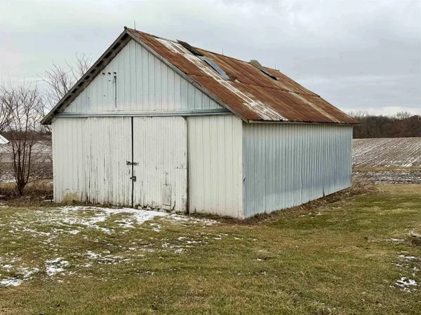 $265,000 | 3517 North Henderson Road, Freeport, IL 61032