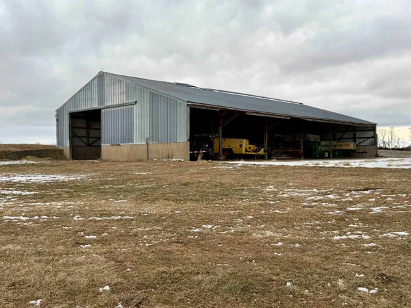 $265,000 | 3517 North Henderson Road, Freeport, IL 61032