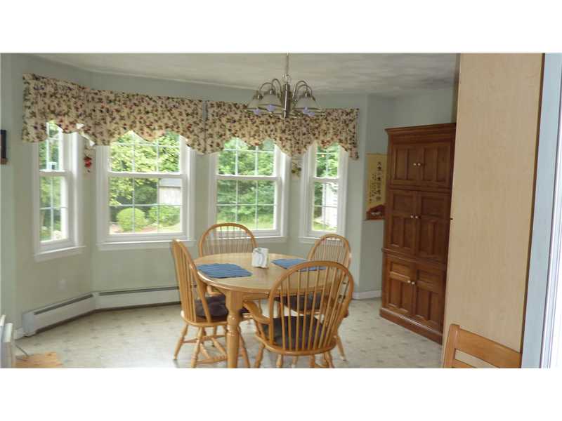 40 Spring Meadow Court Cranston, RI 02921 - Photo 8 of 20 Dining Area.