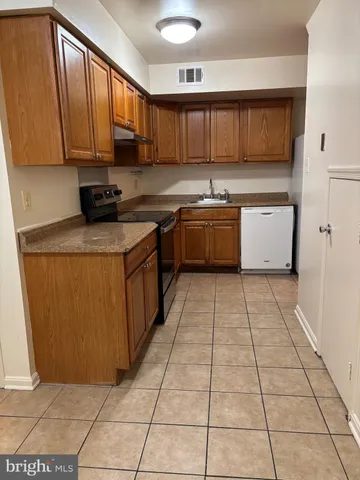 $2,450 | 4657 Logsdon Drive, Annandale, VA 22003