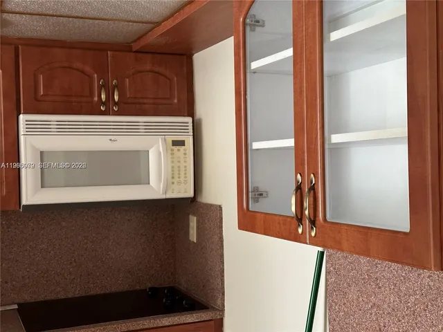 $1,900 | 17570 Atlantic Boulevard, Unit 407, Sunny Isles Beach, FL 33160