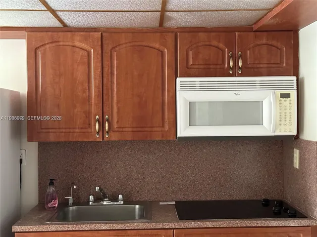 $1,900 | 17570 Atlantic Boulevard, Unit 407, Sunny Isles Beach, FL 33160