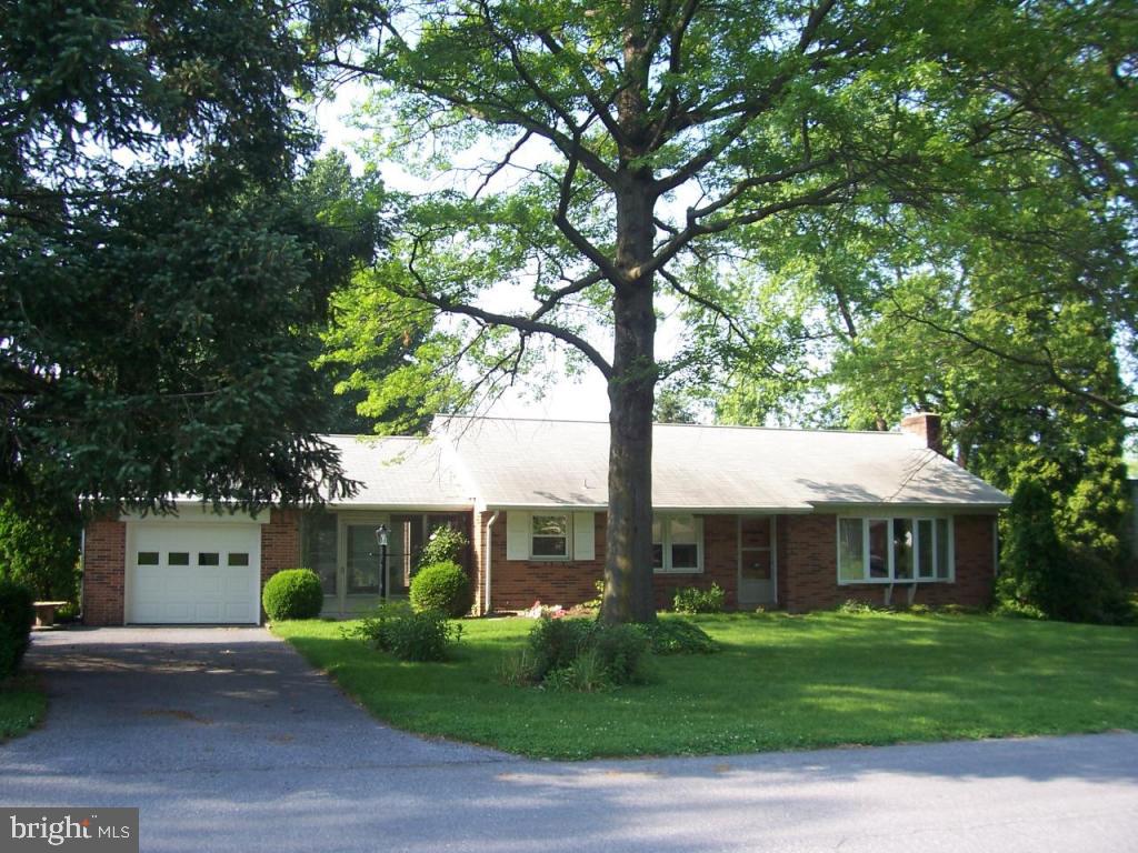909 Cardinal Road Lancaster, PA 17601 - Photo 1 of 16 Gallery Image 1