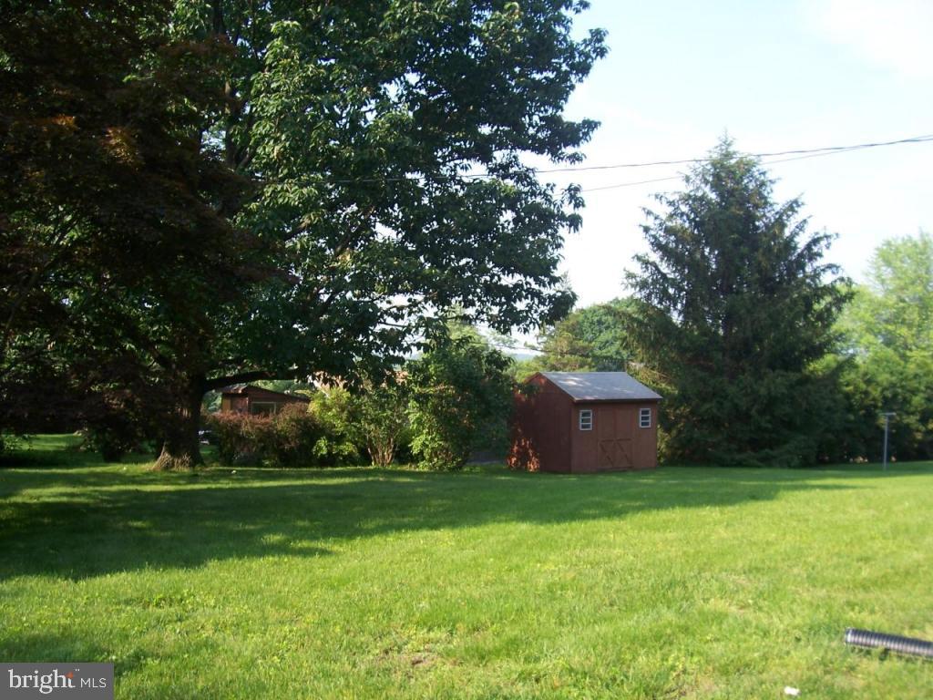 909 Cardinal Road Lancaster, PA 17601 - Photo 14 of 16 Gallery Image 14