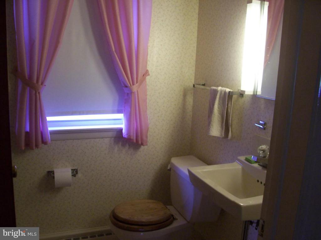 909 Cardinal Road Lancaster, PA 17601 - Photo 5 of 16 Gallery Image 5