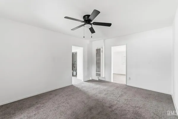 a view of empty room with ceiling fan