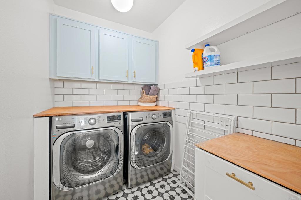 120 Venetia Way Oceanside, CA 92057 - Photo 20 of 32 a utility room with dryer and washer