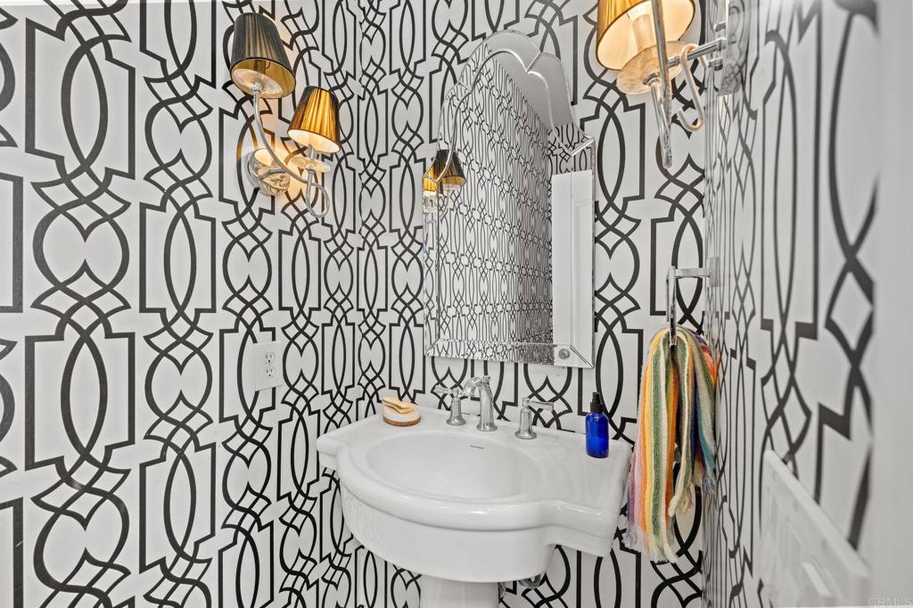 120 Venetia Way Oceanside, CA 92057 - Photo 10 of 32 a bathroom with a sink and mirror with bathtub