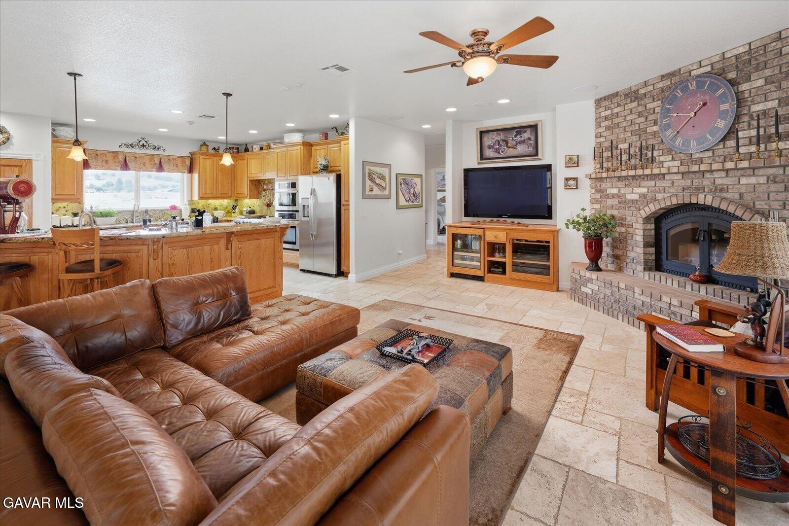 9115 Elizabeth Lake Road Leona Valley, CA 93551 - Photo 17 of 49 24-Family Room