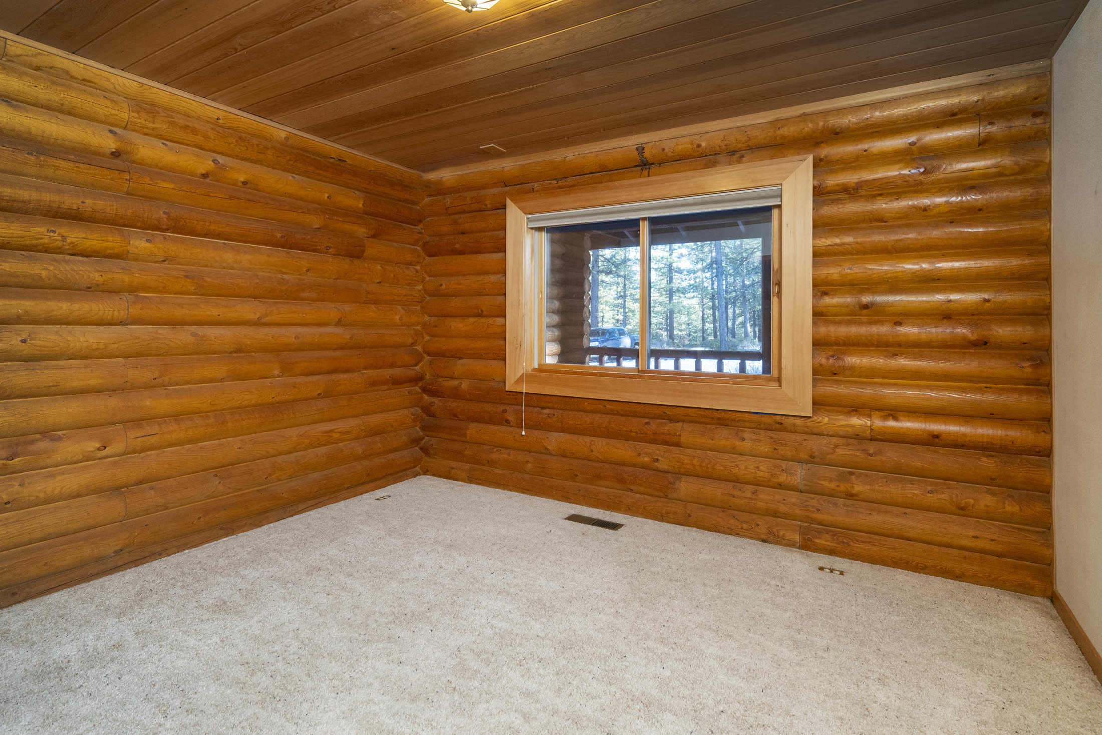 18045 Skyliners Road Bend, OR 97703 - Photo 18 of 27 15 LL bedroom