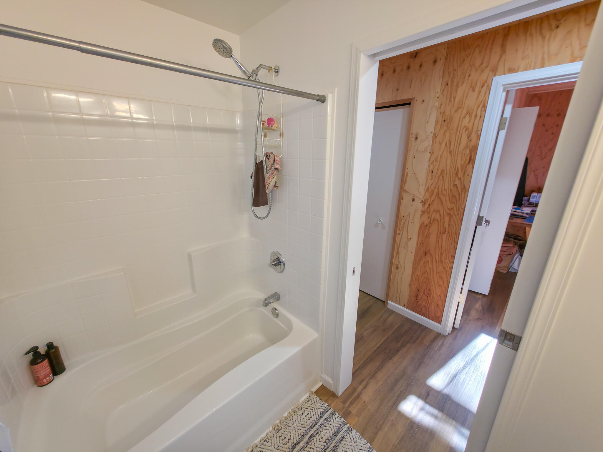 451 Stage Stop Drive Cave Junction, OR 97523 - Photo 11 of 31 hall bath has tub shower combo
