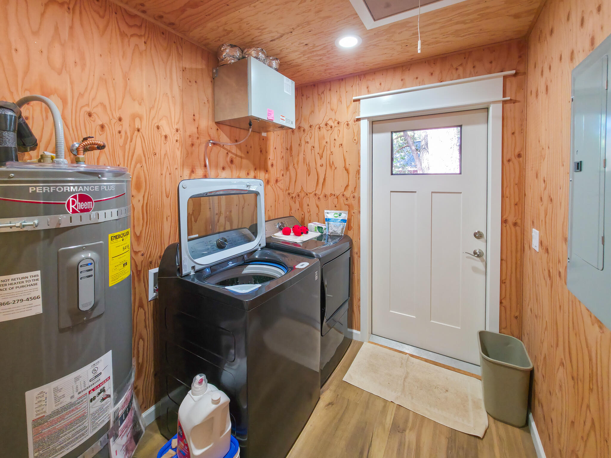 451 Stage Stop Drive Cave Junction, OR 97523 - Photo 12 of 31 laundry and water heater
