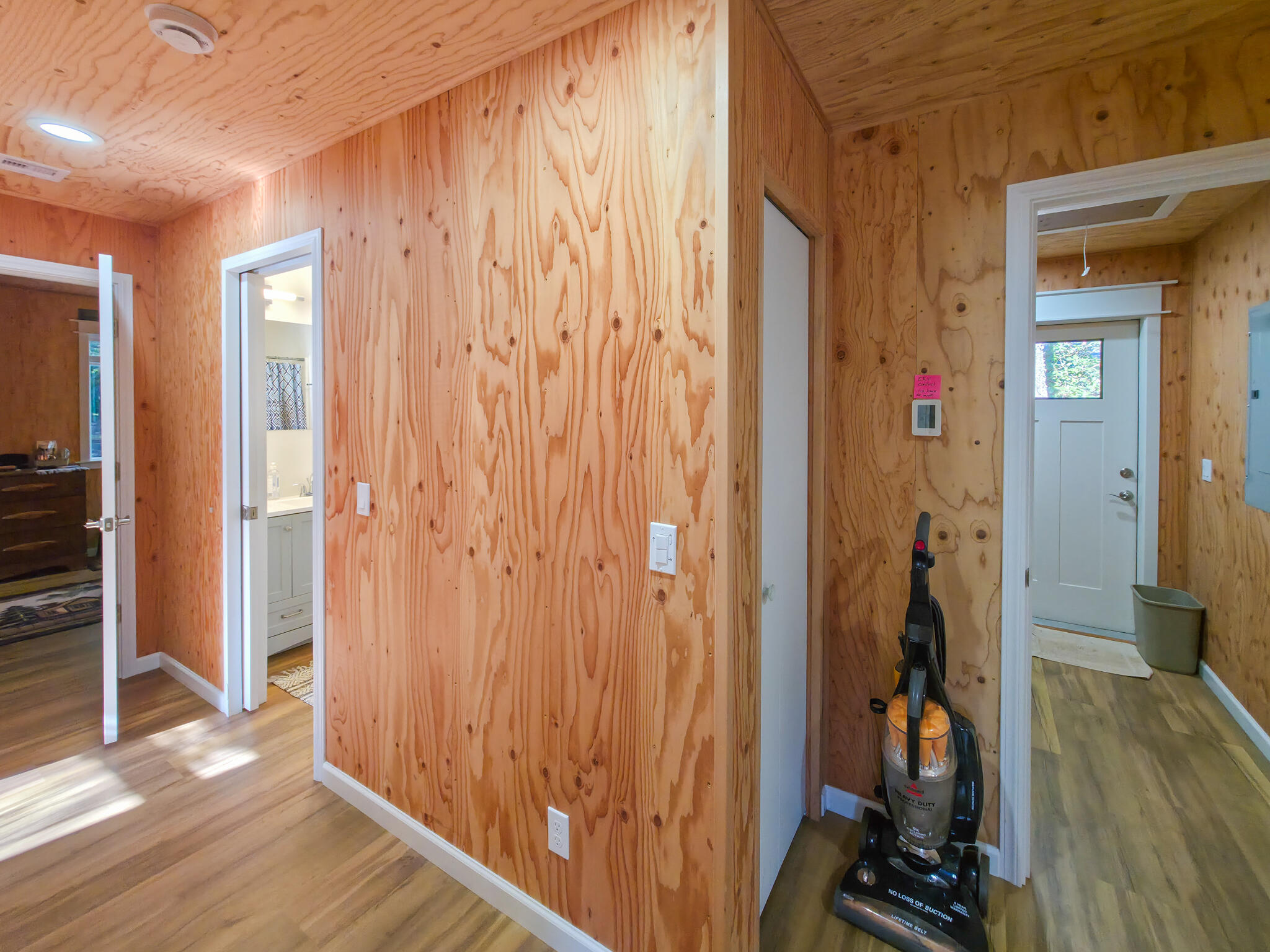 451 Stage Stop Drive Cave Junction, OR 97523 - Photo 9 of 31 hallway with linen closet