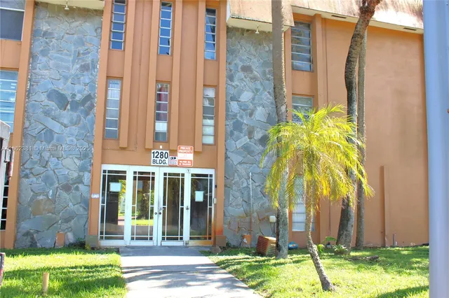 $175,000 | 1280 West 54th Street, Unit 308B, Hialeah, FL 33012