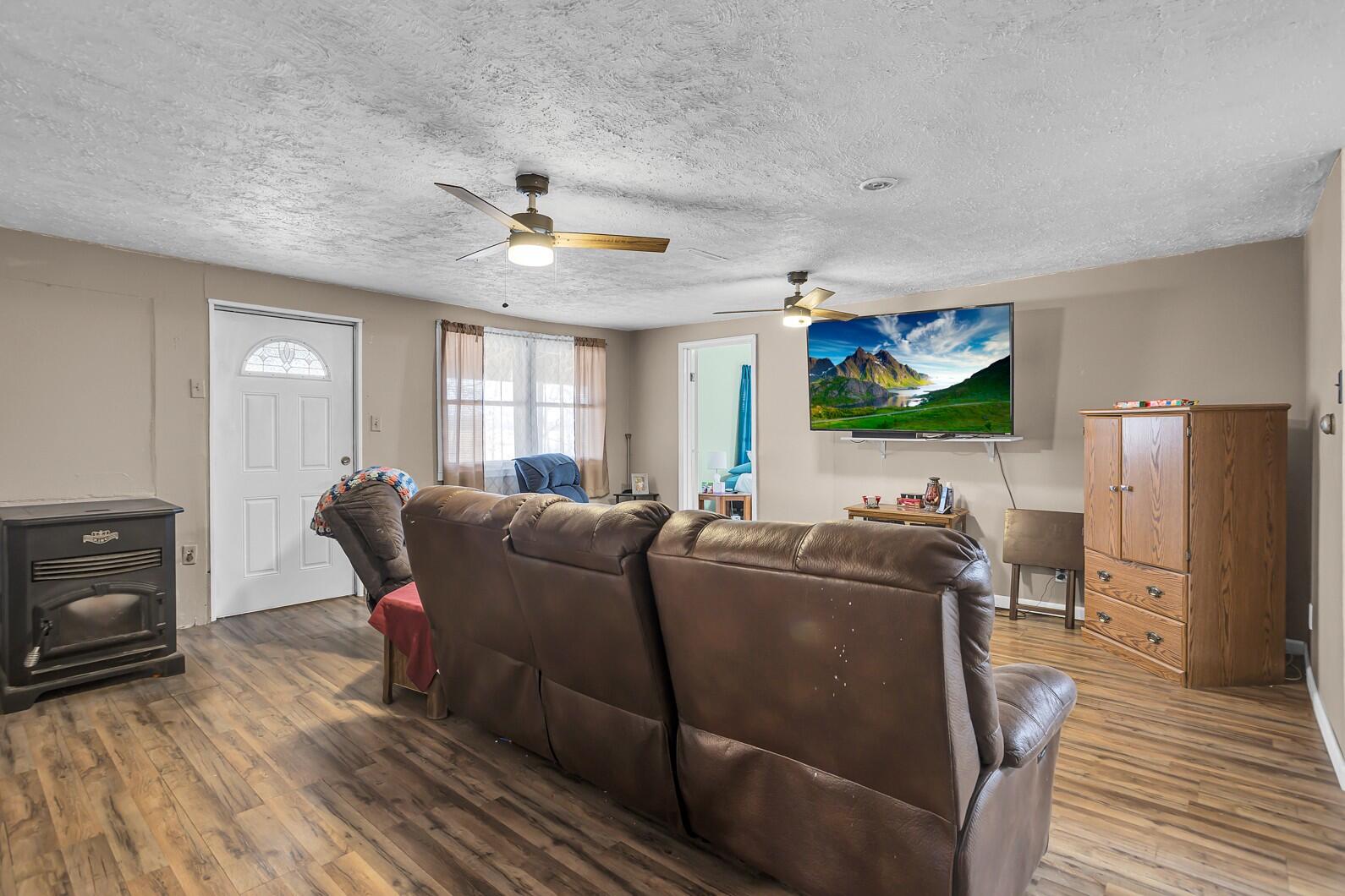 4605 Root Station Road Jackson, MI 49201 - Photo 14 of 32 2nd family room2