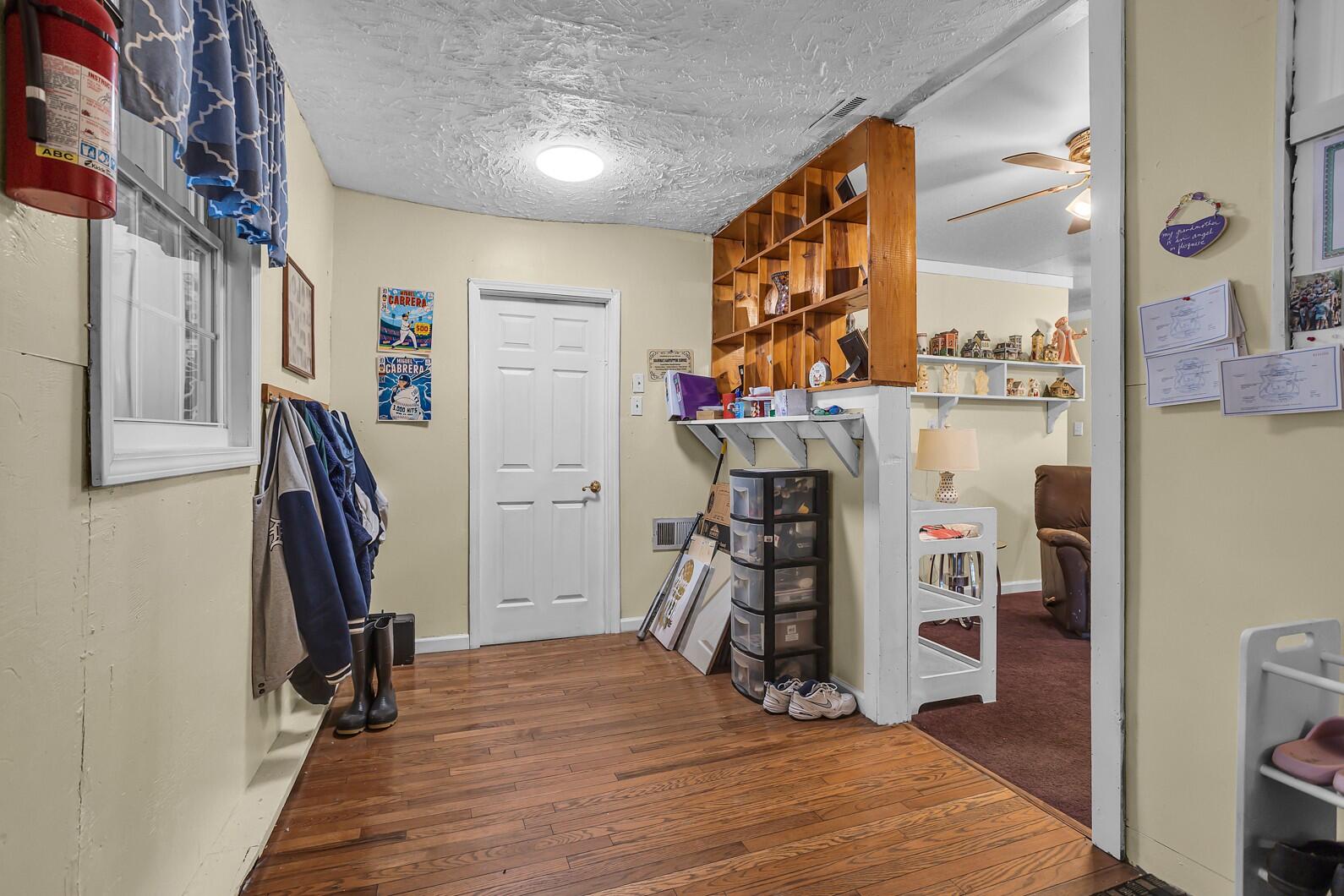 4605 Root Station Road Jackson, MI 49201 - Photo 28 of 32 mudroom 2
