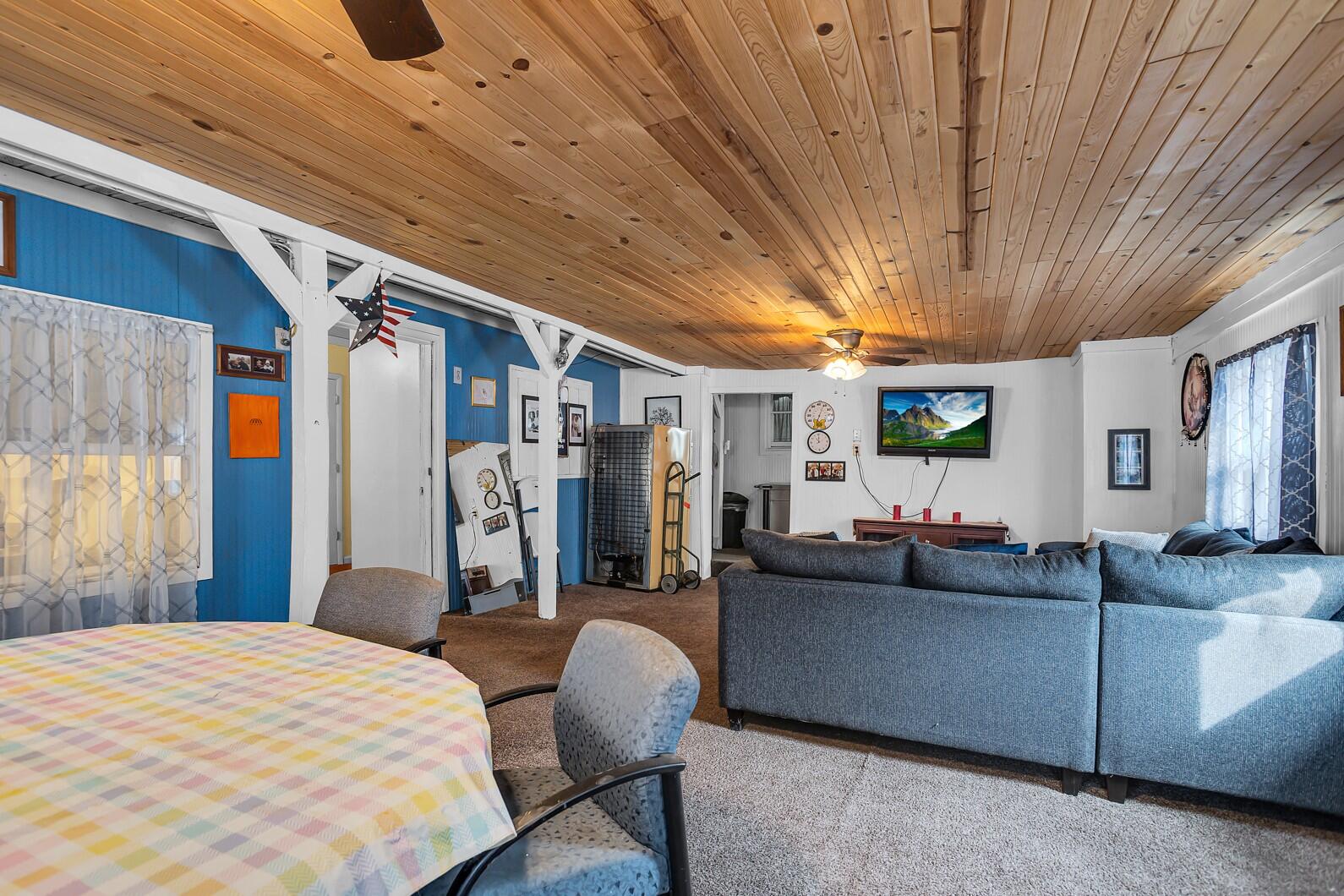 4605 Root Station Road Jackson, MI 49201 - Photo 10 of 32 family room1
