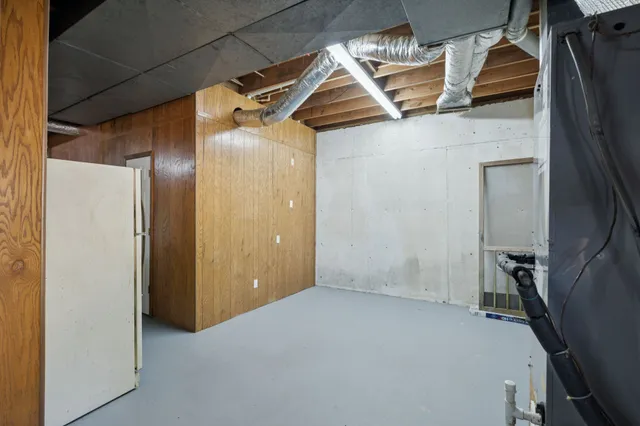 a view of walk in closet