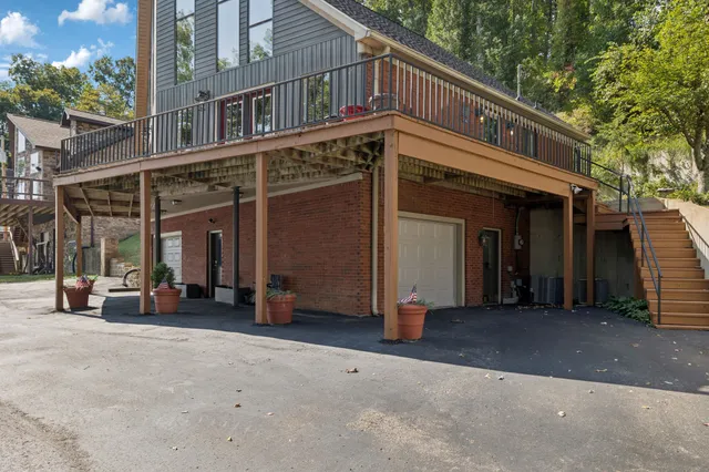 a view of a car park in front of house