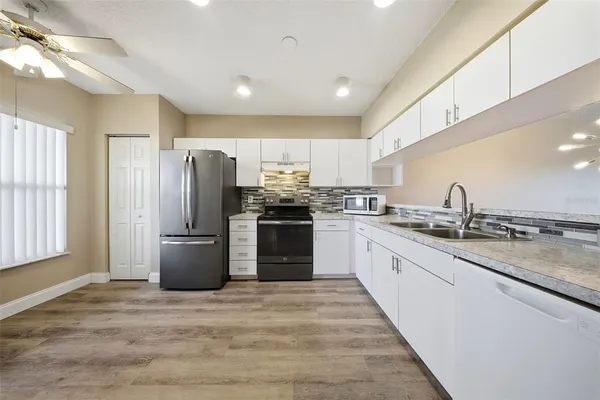 $300,000 | 6311 99th Way North, Unit 11F, St. Petersburg, FL 33708