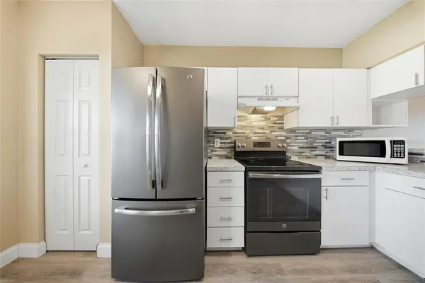 $300,000 | 6311 99th Way North, Unit 11F, St. Petersburg, FL 33708