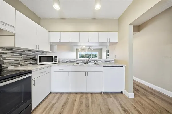 $300,000 | 6311 99th Way North, Unit 11F, St. Petersburg, FL 33708