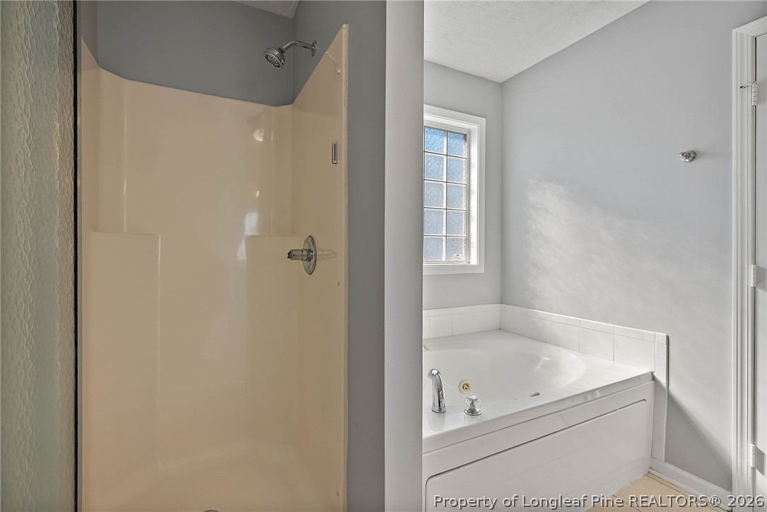 5353 Pringle Way Hope Mills, NC 28348 - Photo 15 of 29 a bathroom with a bathtub