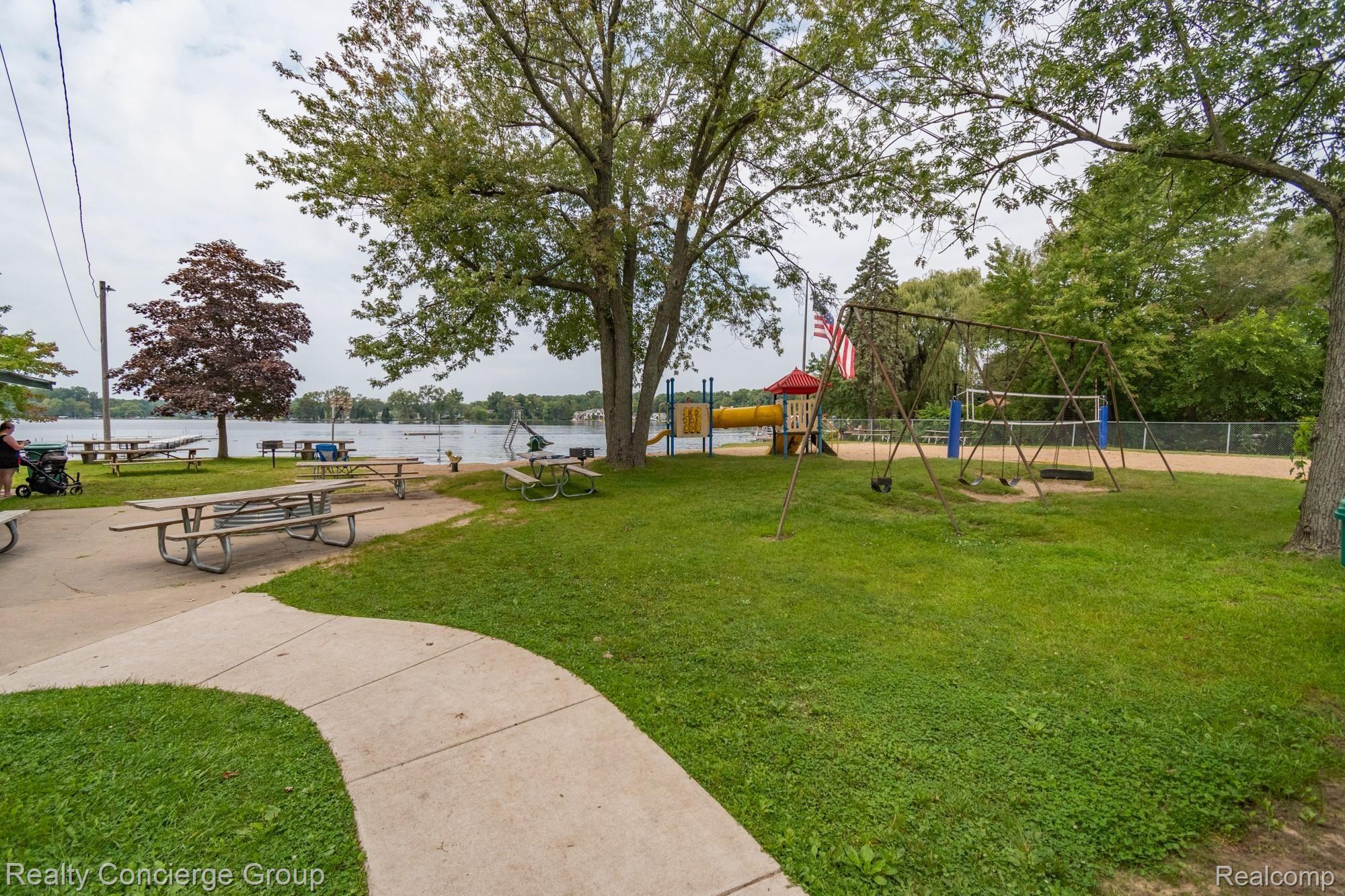 289 Ruppert Street Commerce Township, MI 48382 - Photo 35 of 36 Ruppert-135.jpg