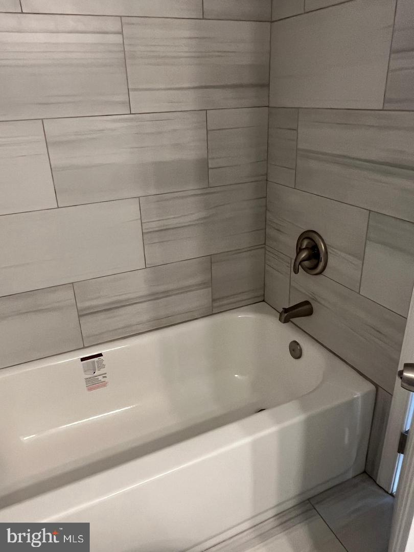 355 Crescendo Way Silver Spring, MD 20901 - Photo 9 of 23 a bathroom with a bathtub