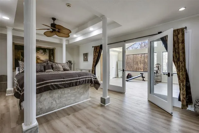 a view of an entryway and livingroom