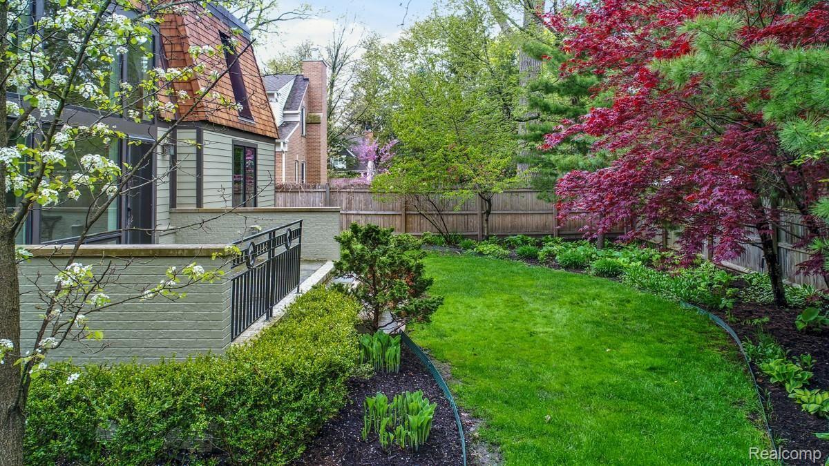 711 Rivenoak Street Birmingham, MI 48009 - Photo 54 of 58 DJI_0223.jpg
