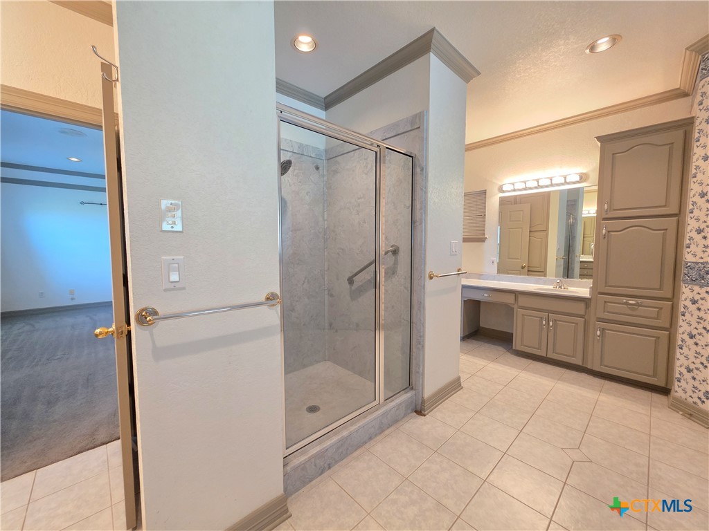 2450 West Amity Road Belton, TX 76513 - Photo 15 of 33 Split owners vanities.