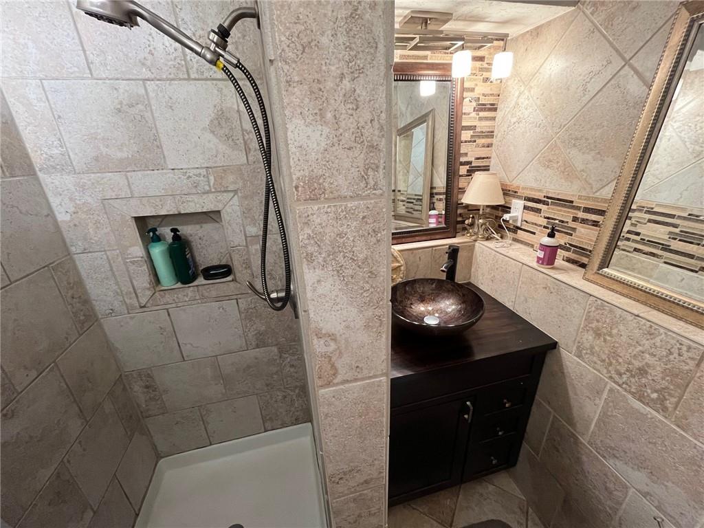 14101 West 88th Place Lenexa, KS 66215 - Photo 12 of 20