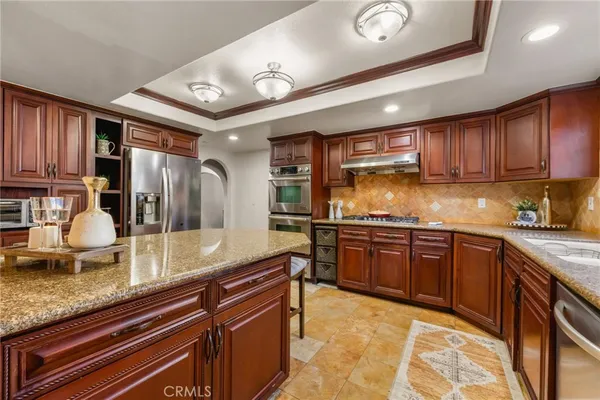 $3,499,995 | 828 South Sunset Canyon Drive, Burbank, CA 91501