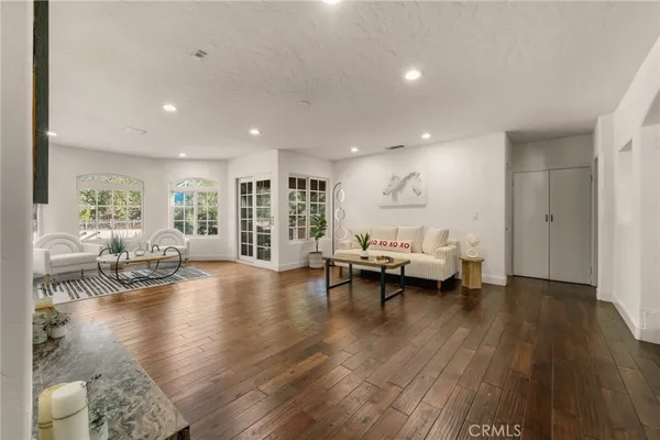 $3,499,995 | 828 South Sunset Canyon Drive, Burbank, CA 91501