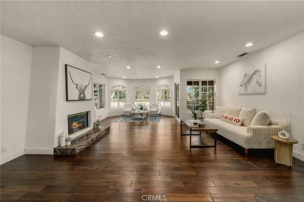 $3,499,995 | 828 South Sunset Canyon Drive, Burbank, CA 91501