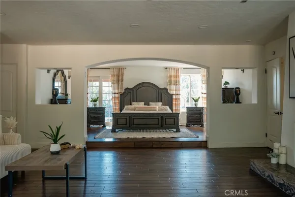 $3,499,995 | 828 South Sunset Canyon Drive, Burbank, CA 91501