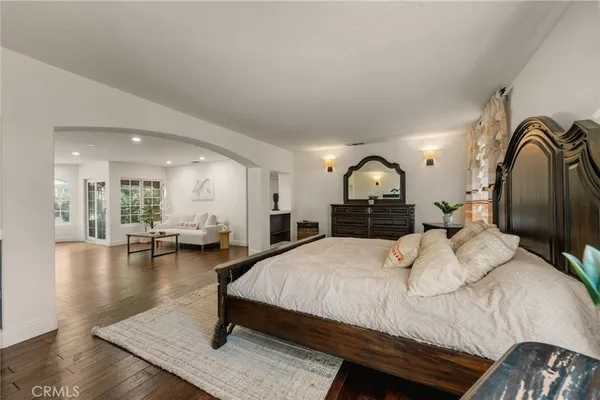 $3,499,995 | 828 South Sunset Canyon Drive, Burbank, CA 91501