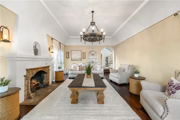 $3,499,995 | 828 South Sunset Canyon Drive, Burbank, CA 91501