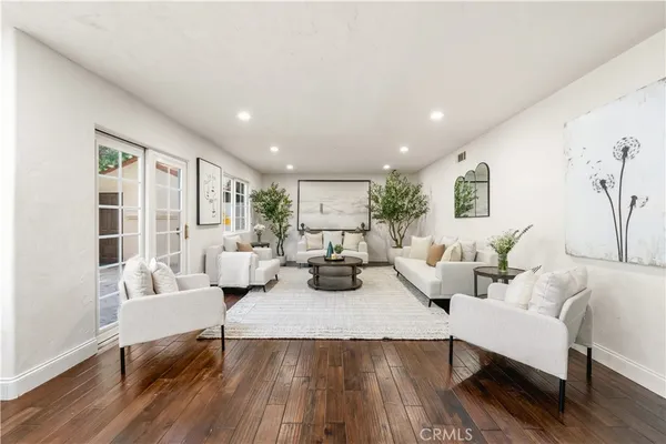 $3,499,995 | 828 South Sunset Canyon Drive, Burbank, CA 91501