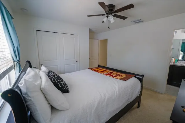 a view of entryway with window