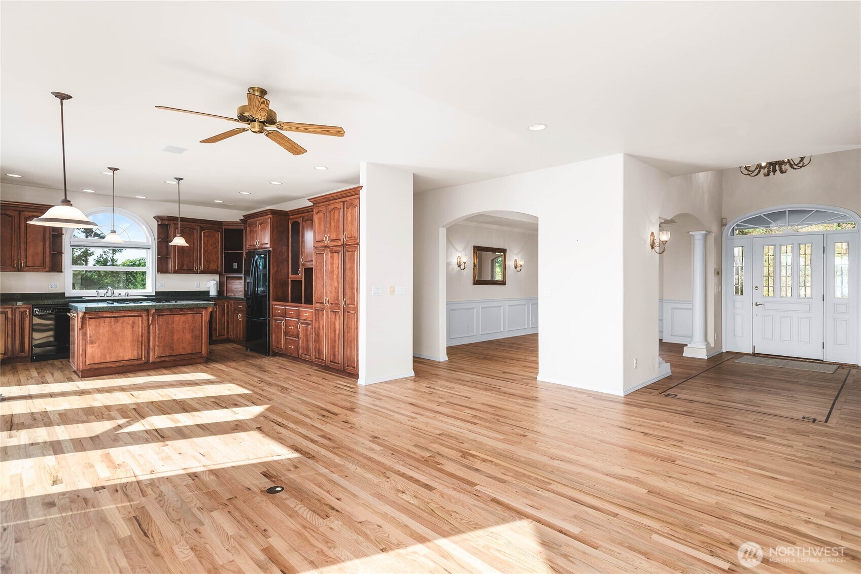 8661 Southridge Place Anacortes, WA 98221 - Photo 14 of 39 a view of a living room