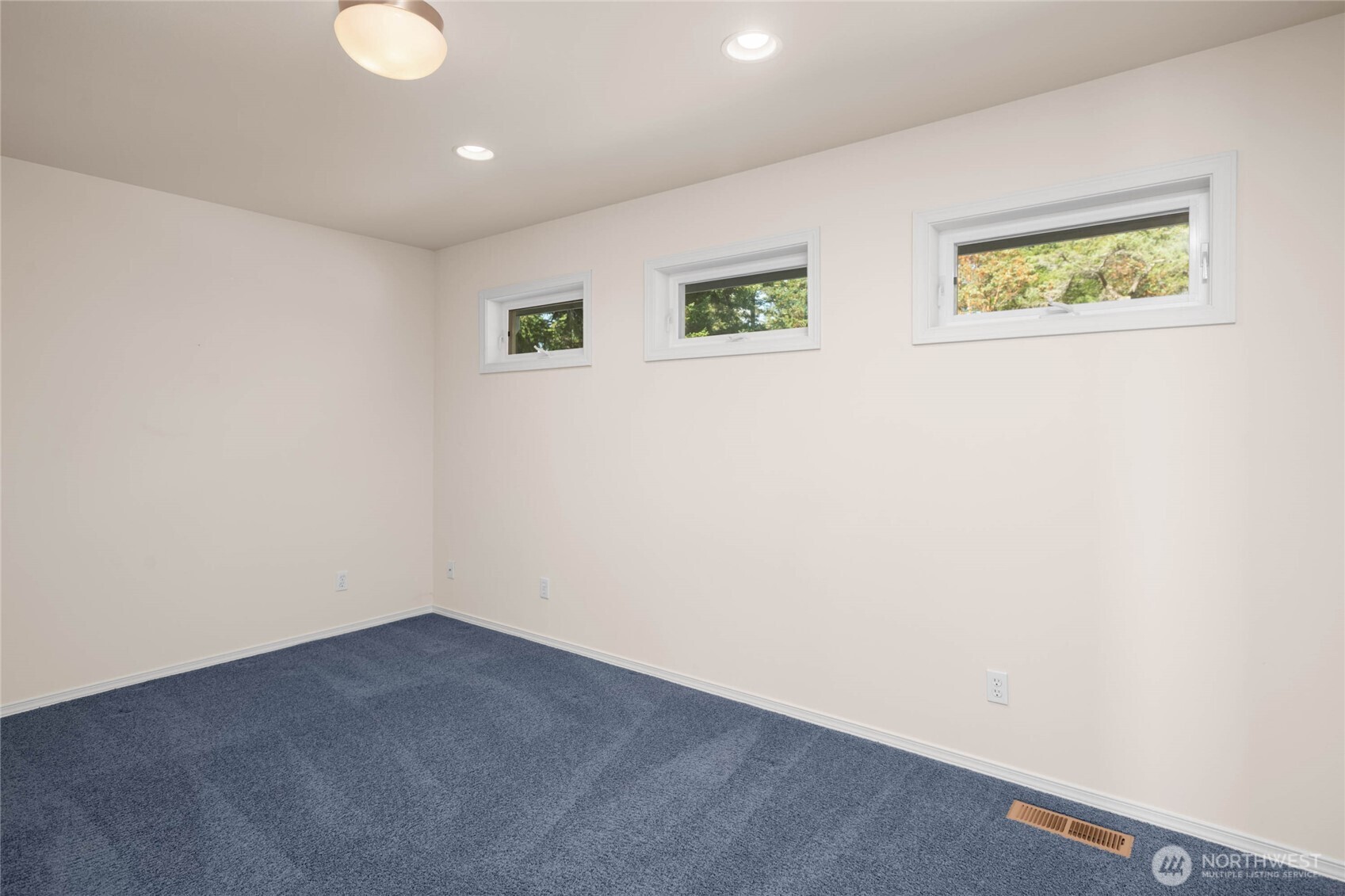 8661 Southridge Place Anacortes, WA 98221 - Photo 28 of 39 a view of an empty room