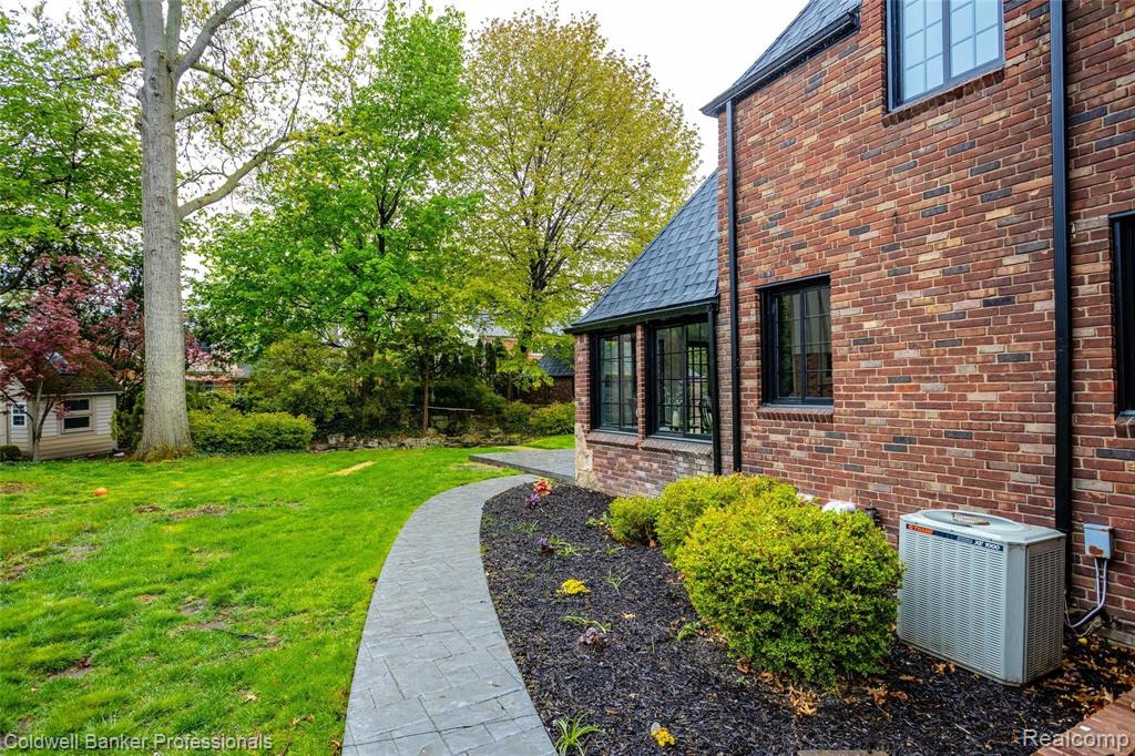 25 Hampton Road Grosse Pointe Shores, MI 48236 - Photo 41 of 45