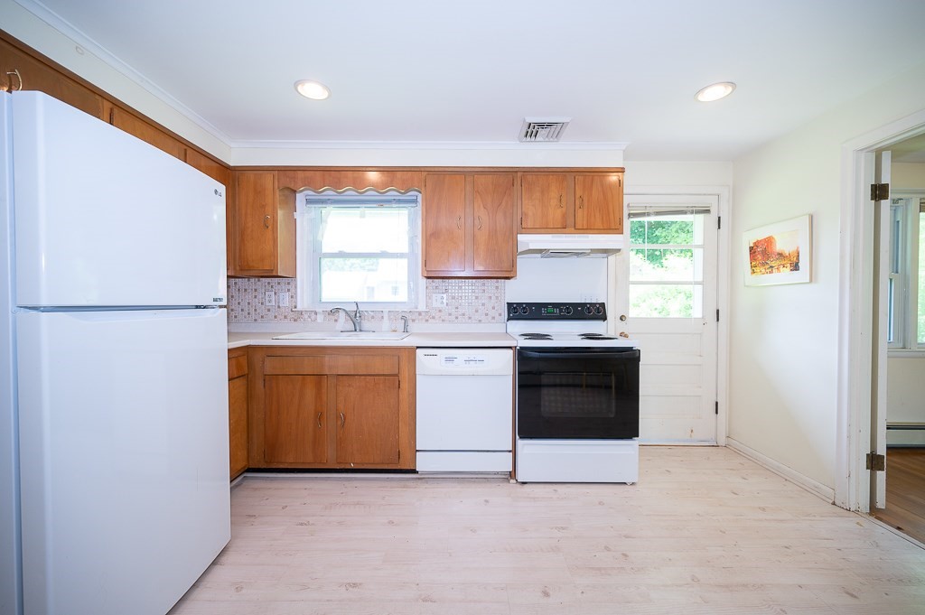 27 Chevy Chase Road Worcester, MA 01606 - Photo 7 of 29